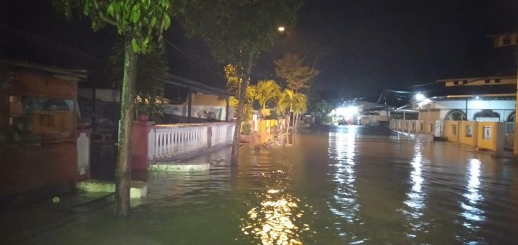 Hujan Deras, Sejumlah Jalan di Kota Gorontalo Terendam Banjir