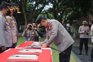 Cegah Polisi Jadi Beking Mafiah, Kapolda Gorontalo Pimpin Penandatanganan Pakta Integritas