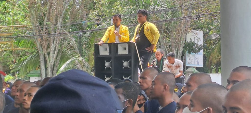 BEM UG Pertanyakan Wanita Bercadar dan Sebut Bupati Belum Pantas Terima Gelar Adat