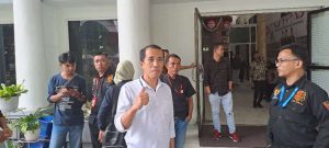 “Jokowi” Pantau Langsung Demo Mahasiswa UMGo di DPRD Kabgor, Ada Apa ?