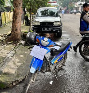 Motor Pelaku Bom Bunuh Diri di Polsek Astanaanyer Bertuliskan Pesan Ini