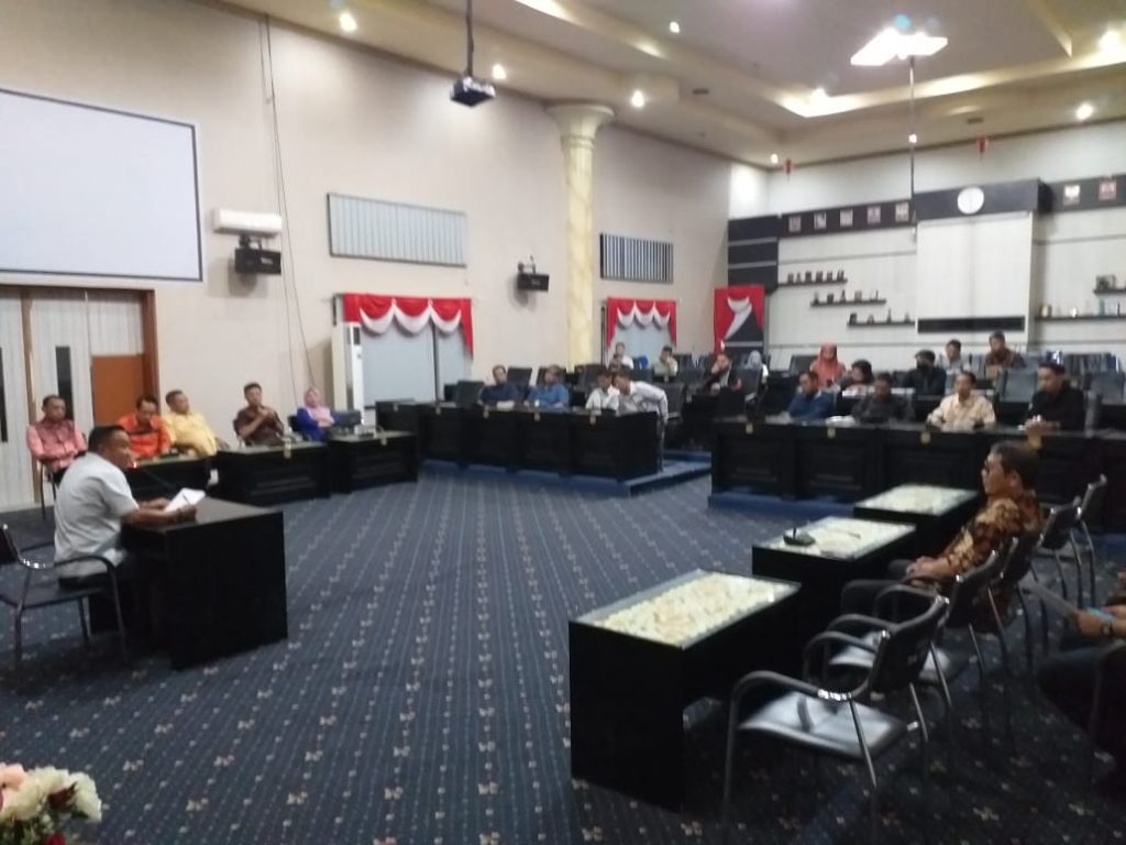 Pihak Perusahaan Diminta Sebutkan Nomor Hp Saat Rapat Bersama DPRD Kabgor, Minta THR Kah ?