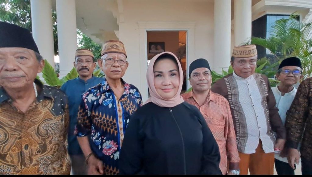 Pemangku Adat se Kabupaten Gorontalo Datangi Rahmijati Jahja, Ada Apa ?