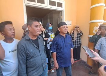 Berkumpul di AD Centre, Puluhan Masyarakat Bakal Mencari Ghalieb Lahidjun?