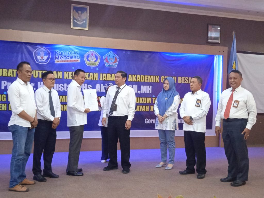 Terima SK Kenaikan Jabatan Guru Besar, Rustam Akili Resmi Bergelar Profesor