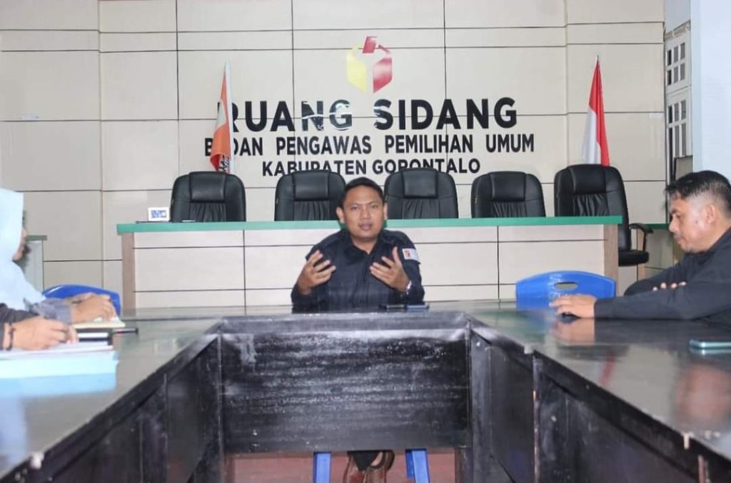 Diduga Ikut Bahas Pemenangan Caleg, Bawaslu Kabgor Periksa Sejumlah Kades