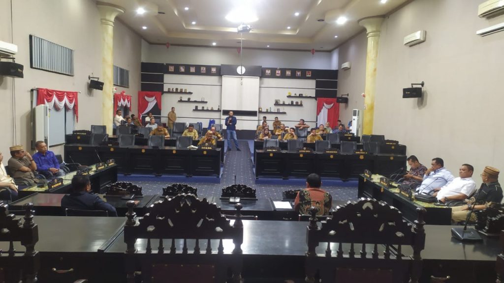 Roni Sampir Tak Kuasai Data di Rapat Pansus, Anggota TAPD Lainya Diminta Keluar