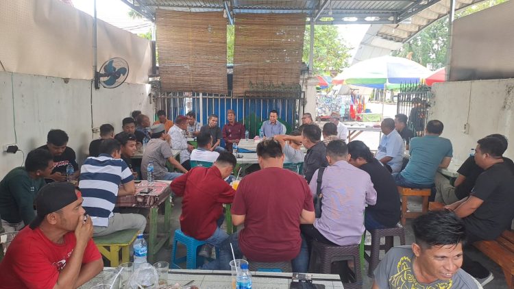 Prof Rustam Akili Nongkrong di Warung Kopi Anto Limboto, Bahas Apa ?