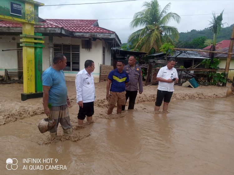 Breaking News : Kecamatan Biluhu Diterjang Banjir, Satu Rumah Warga Hanyut