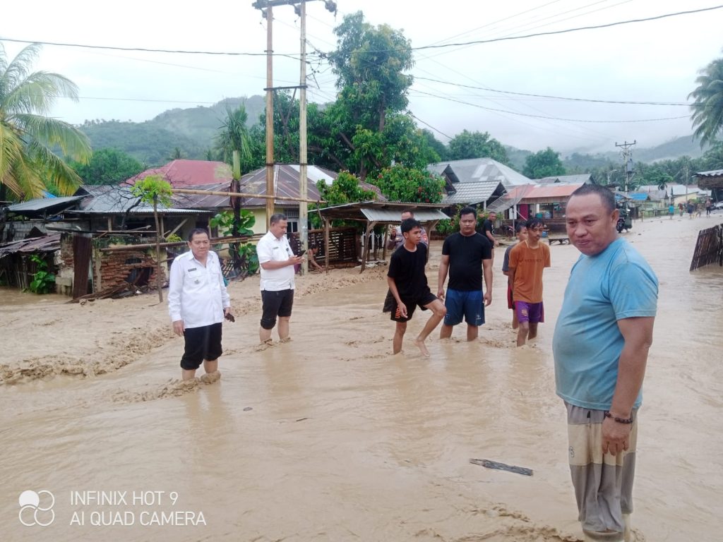 Banjir di Kecamatan Biluhu, Sekcam Sofyan Ali : Sudah Dua Rumah Hanyut