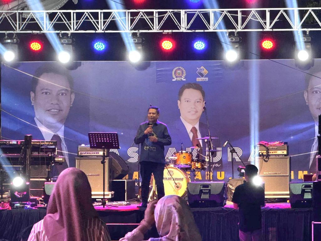 Usai Dilantik Wakil Ketua DPRD, Roman Nasaru Gelar Tasyakuran dan Gelar Hiburan Rakyat