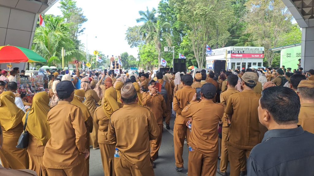 Breaking News, Ratusan Aparat Desa Mulai Padati Tower Pakaya