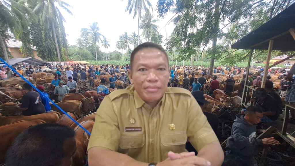 DRS : Roni Harun & Umar Mootalu Pengelola Pasar Hewan Sementara di Kecamatan Pulubala