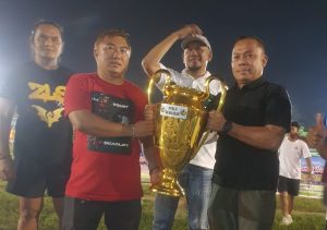 Turnamen Sepak Bola U-40 KNPI Tapa Ditutup Adu Penalti