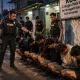 Polresta Gorontalo Kota menggelar barang bukti panah wayar dan badik dari kasus penganiayaan Wonggaditi.