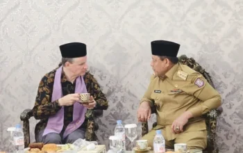 Gubernur Gusnar Ismail mendampingi Dubes Australia untuk Indonesia, Rod Brazier, pada kunjungannya ke Gorontalo beberapa waktu lalu. (Foto : Dokumentasi Diskominfotik)